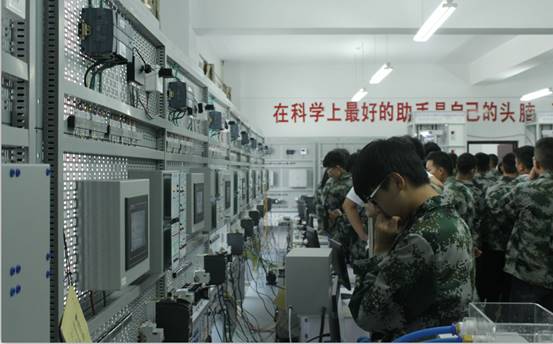走進(jìn)校園，共筑未來 新生實(shí)訓(xùn)工廠、實(shí)驗室參觀與教育咨詢服務(wù)體驗